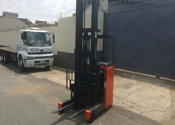 Reach truck training school.